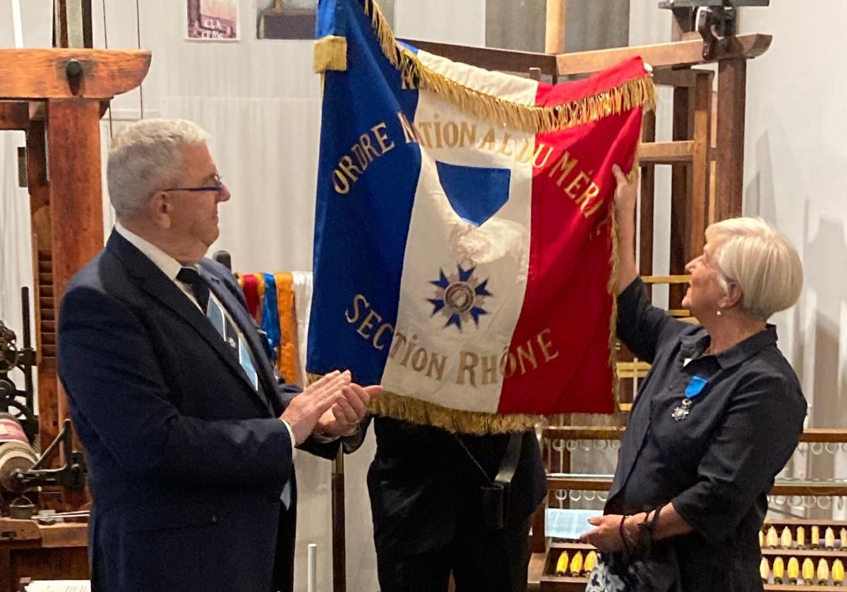 remise de l’insigne chevalier de l'ONM à Madame Marie GUYON